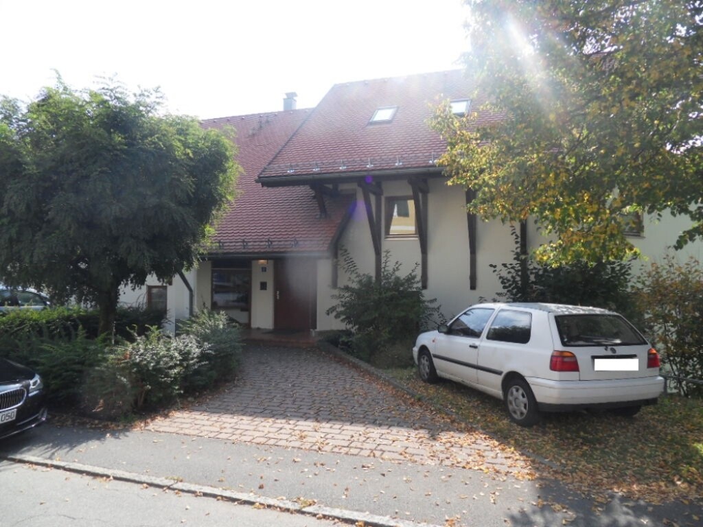 Großzügige Wohnung mit Garten 2-Zimmer-Wohnung mit Wannenbad, Blick ins Grüne und Südterrasse