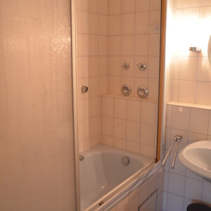 Badezimmer mit WM-Anschluss