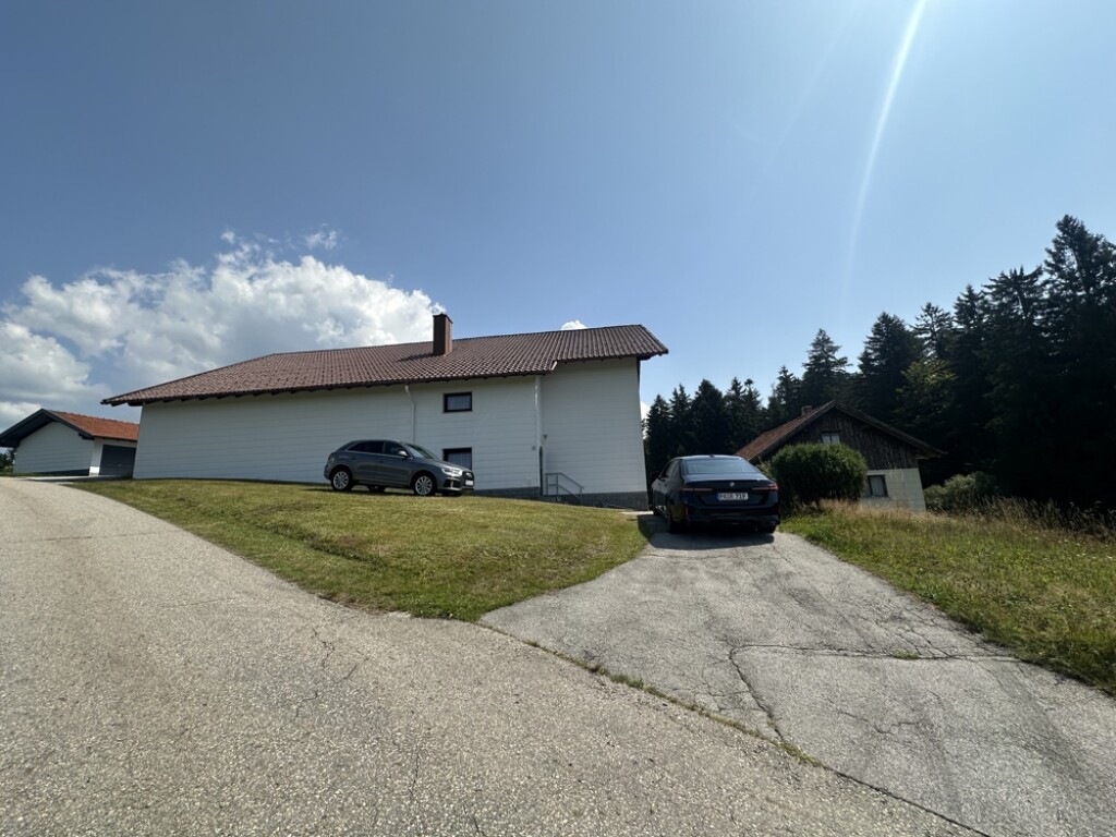Anwesen/Zweifamilienhaus in Rand-/fast Alleinlage Nähe Jandelsbrunn