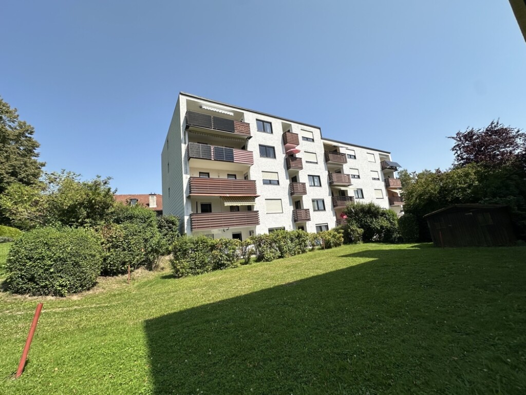Langjähriger Mieter – solide Wertanlage! 3-Zimmer-Wohnung mit Sonnenbalkon und toller Aussicht