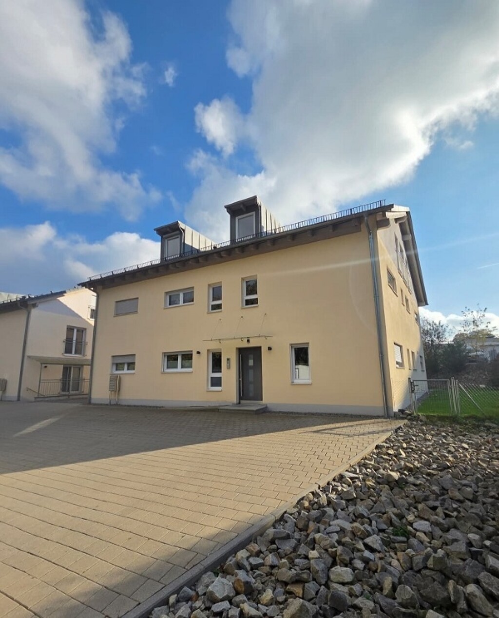 Stilvolle 2-Zimmer-Wohnung mit großem Balkon und hochwertiger Ausstattung