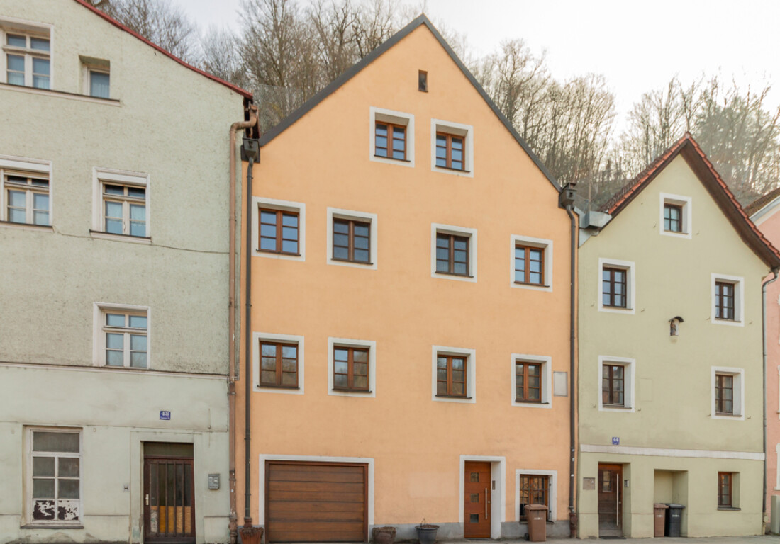 Passau-Ilzstadt/Freyunger Straße: Historisches Wohnhaus mit Kleingarage