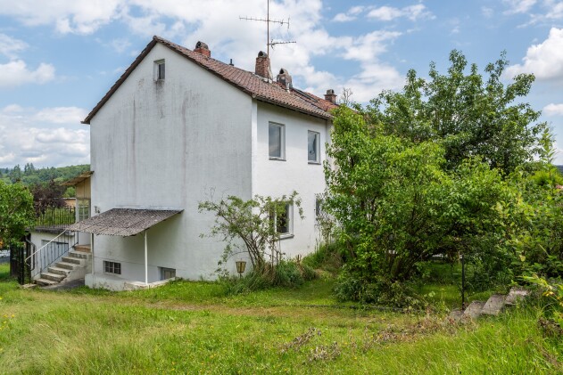 Reiheneckhaus - Renovierungsbedürftiges Reiheneckhaus in Passau - Grubweg mit großzügigem Grund und Tageslichtbad
