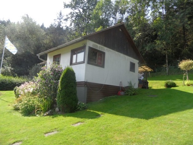 Baugrundstück mit Ferienhaus - Baugrundstück mit Ferienhaus Nähe Ruderting / Fischhaus