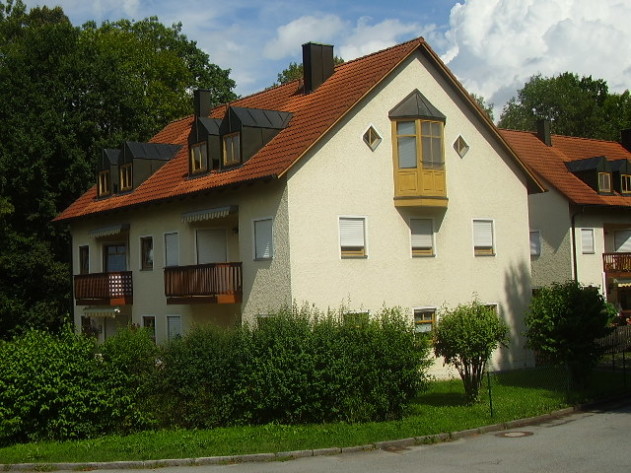 2-Zimmer-Daschgeschosswohnung - Schöne Aussicht, ruhige Lage und viel Platz!