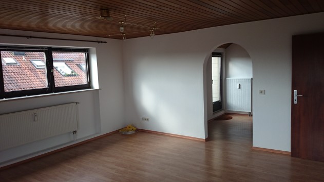 2,5-Zimmer-Dachgeschosswohnung - 2,5-Zimmer-Wohnung in der Passauer Innstadt mit EBK, zwei Dachterrassen und Tageslichtbad