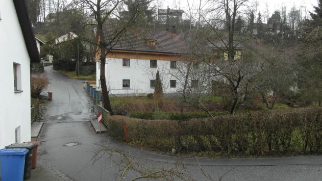 Älteres Wohnhaus - Passau-Innstadt: Älteres Wohnhaus in idyllischer Lage, Komplettsanierung notwendig/Abbruchobjekt