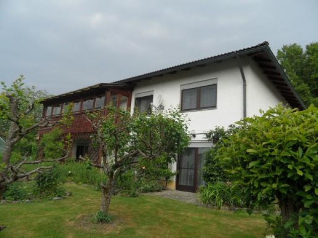 Einfamilienhaus mit Einliegerwohnung - Großzügiges Einfamilienhaus mit Einliegerwohnung Nähe Hutthurm