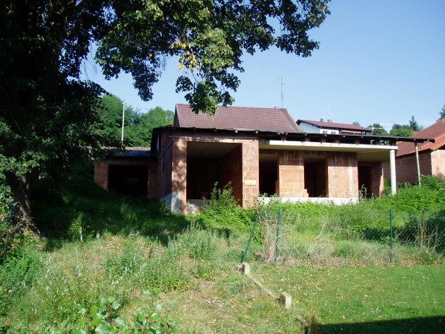 Baugrundstück - Passau-Süd 12 km: Baugrundstück mit begonnenen Rohbau