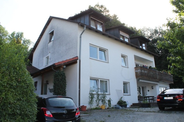 Haus mit 4 Wohnungen - Haus mit 4 Wohnungen als Kapitalanlage oder Eigennutzung