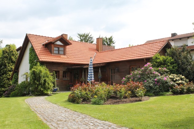 Einfamilienhaus - Außergewöhnlich, gemütliches Einfamilienhaus für ein Ehepaar mit angelegtem Traumgarten